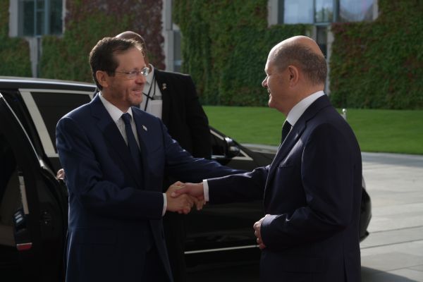 לקראת טקס הזיכרון: הרצוג נפגש עם קנצלר גרמניה