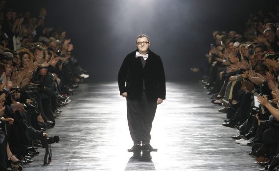 התערוכה לזכר אלבר אלבז, המעצב הישראלי המצליח בעולם