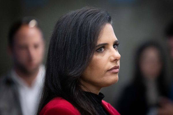 איילת שקד מגיבה למתקפה ביתד נאמן: "בושה"