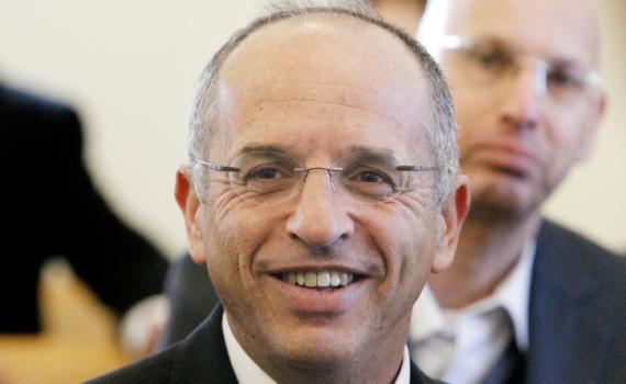 סולברג מבהיר: "לא נוקט עמדה על החקיקה"