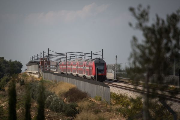 השב"כ חוקר: מכשול הונח על פסי הרכבת בצפון