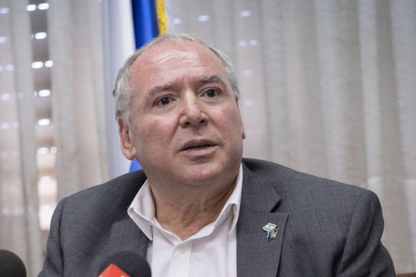 משנה כיוון: אמסלם בתמיכה מפתיעה ברמטכ"ל