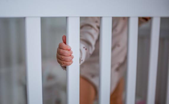 טרגדיה בבית שמש: פעוט בן 7 חודשים נפטר בשנתו