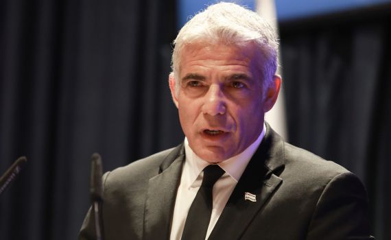 לפיד: "לא אתן שיעמידו לדין לוחם בצה"ל בשביל כפיים"