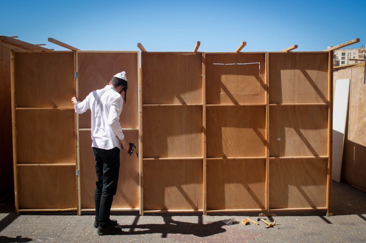 לקראת החג: הרב ברוך אפרתי עושה סדר בהלכות סוכות