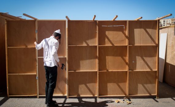 לקראת החג: הרב ברוך אפרתי עושה סדר בהלכות סוכות