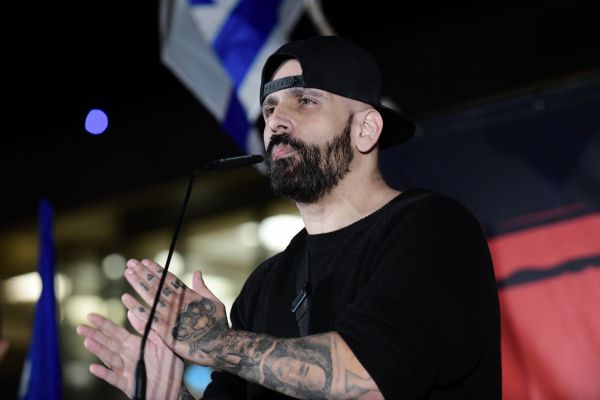 הצל בתמיכה מפתיעה: 'אני לא מאמין שאני כותב את זה'