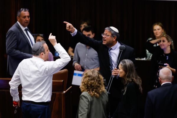 נמשכת הסערה סביב השלט של בן גביר באיילון