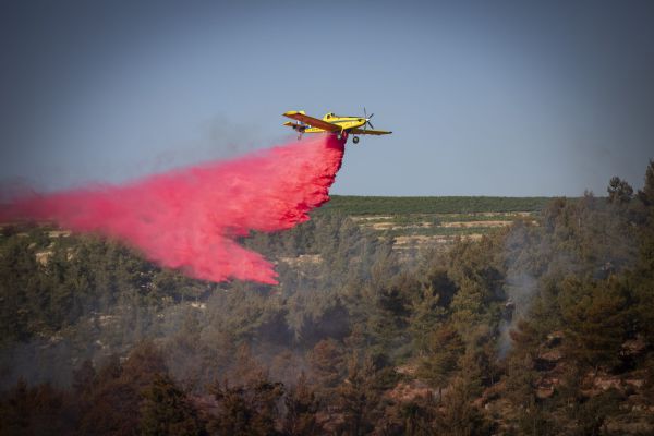 שריפת ענק באזור קיבוץ מנרה; אין שליטה על האש