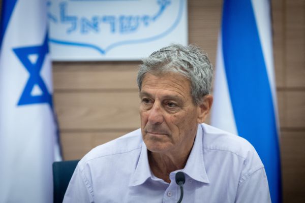 בן ברק ממשיך להשמיץ: כל מרואיינת תצטרך כיסוי ראש
