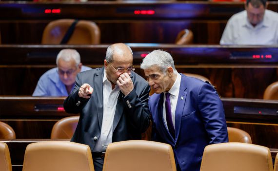 סולחה באופוזיציה: לפיד וטיבי נועדו לפגישת תיאום
