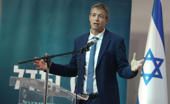 החרדים על פרישת הנדל: ״זה סופו של בעל גאווה״