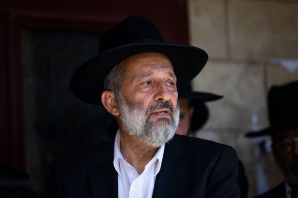 "להטיל קלון על דרעי – אינו ראוי לכהן כשר"