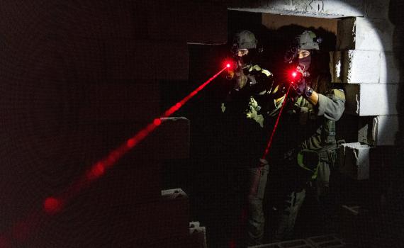 מדרון מושלג: צפו ביחידה שפורצת לבתים בתוך שניות