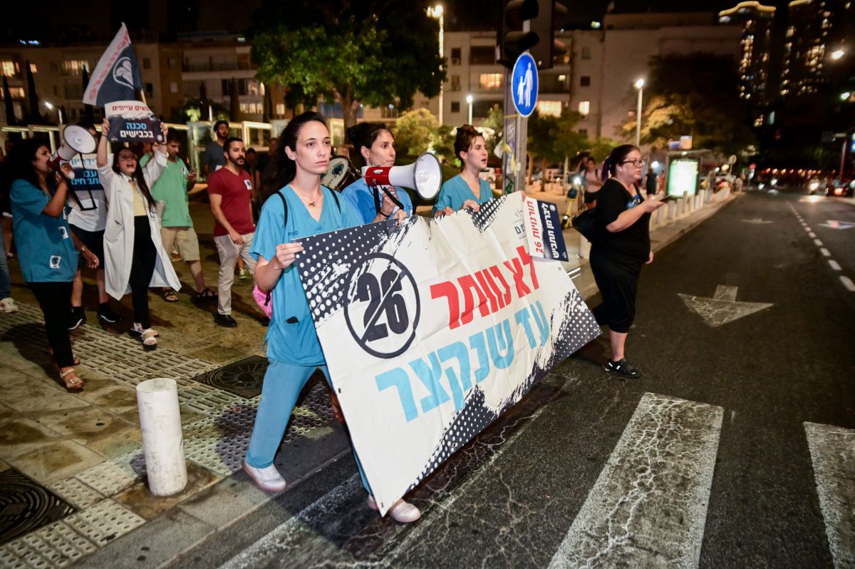 לפיד הורה על יישום מיידי לקיצור התורניות למתמחים