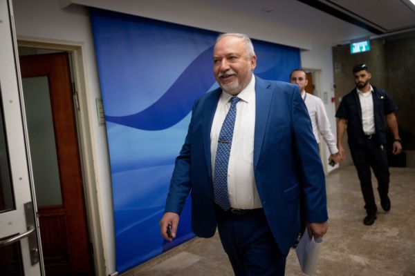 ליברמן: ״אנחנו נמנע מנתניהו 61 מנדטים״