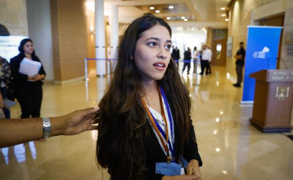 הרימה ידיים? ההצעה של הדר מוכתר לקארה וזליכה