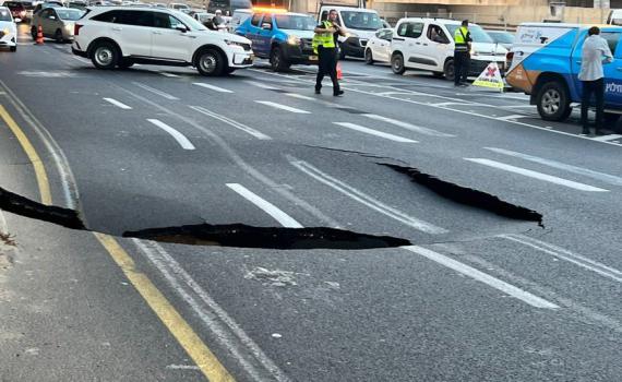 הערכה: זו הסיבה לבולען שנפער בנתיבי איילון