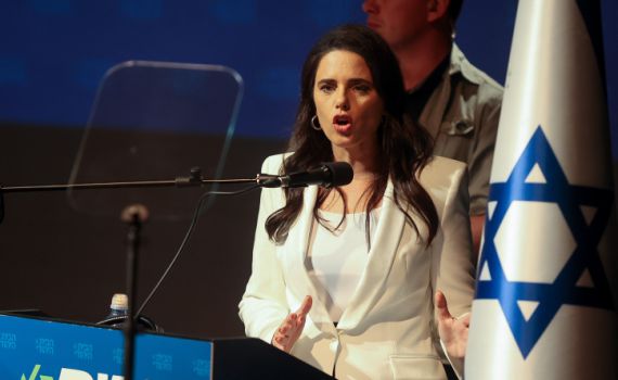 אחרי ההתערבות של שקד: ההסכם עם אירופה נעצר