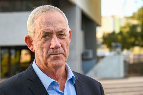 גנץ נפגש עם ראשי יו"ש: איני מקל ראש בבעיה