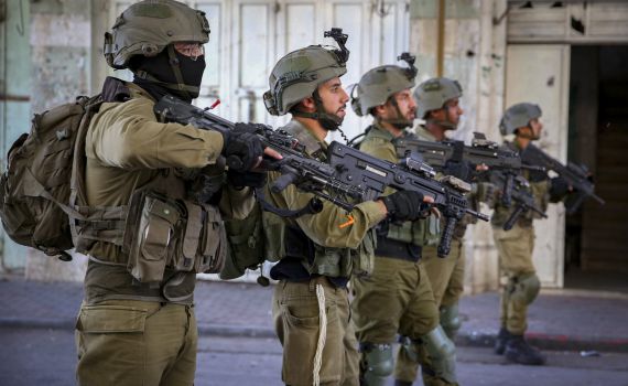לוחמי צה"ל הושעו בעקבות אלימות מופרזת בחברון