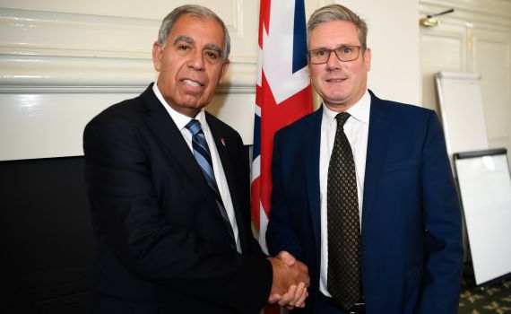 האופוזיציה הבריטית משנה כיוון: אנטי ציונות היא אנטישמיות