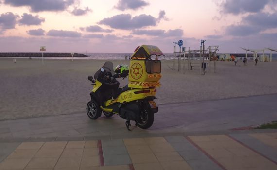 גבר בן 78 טבע בחוף אכדיה בהרצליה