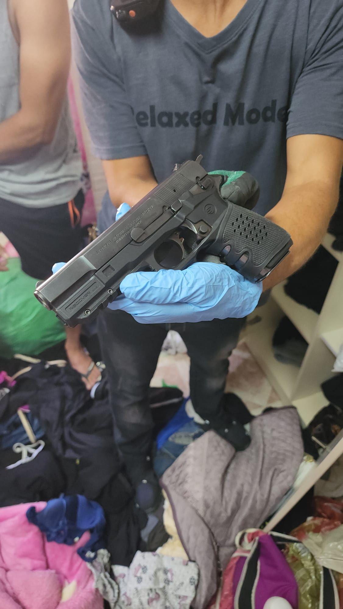 בתוך ארון בגדים של נער: אותר אקדח בשועפט