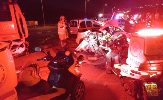 משאית ורכב: 3 פצועים קשה בתאונה קשה בשומרון