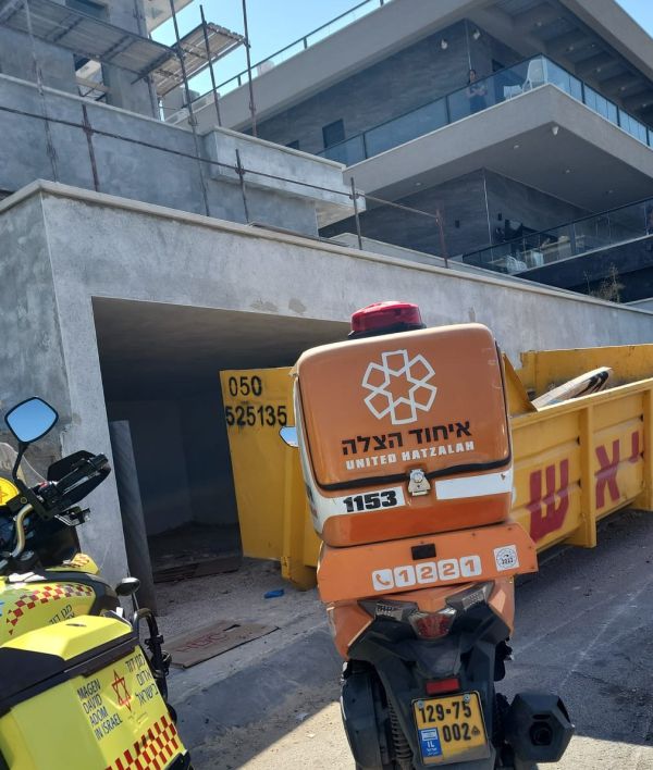 גבר נפל מסולם בצפון הארץ – מצבו קשה