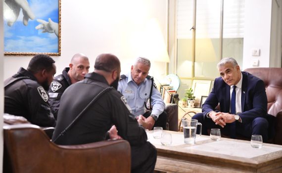 השוטרים שעצרו את המחבל יקבלו תעודות הערכה