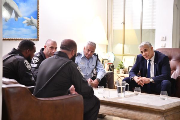 השוטרים שעצרו את המחבל יקבלו תעודות הערכה