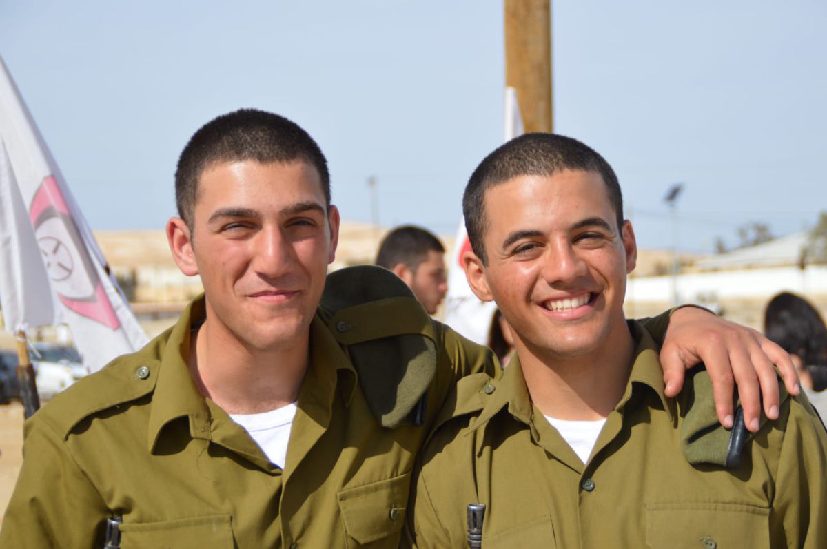 שנינו מאותו הכפר: החברים מכיתה ז' שהתחלפו בתפקיד מ"פ