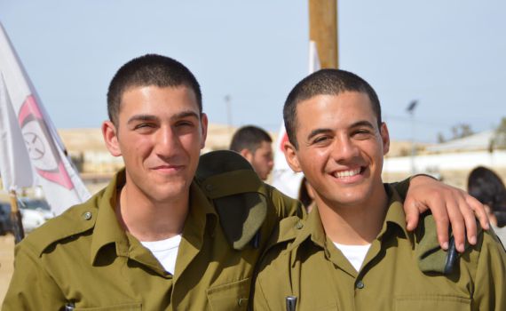 שנינו מאותו הכפר: החברים מכיתה ז' שהתחלפו בתפקיד מ"פ