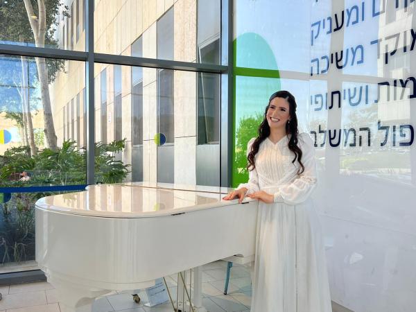 ביום חתונתה: הגיעה בשמלת כלה לשמח חולים