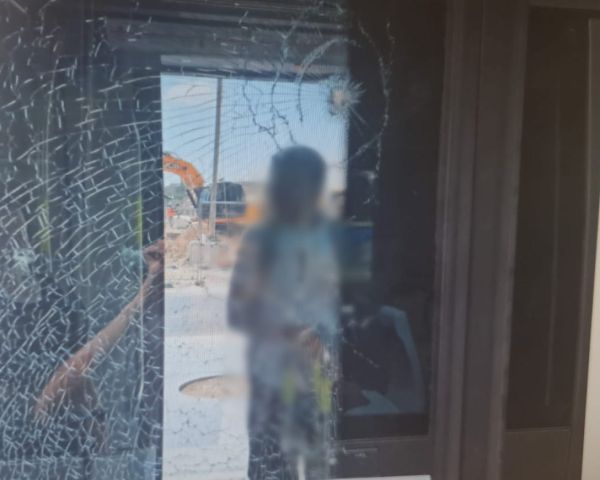 פלסטיני בן 16 יידה אבנים על הרכבת הקלה – ונעצר