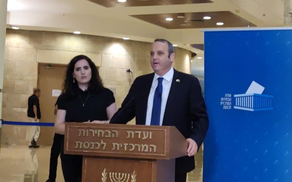 לפיד נכשל: העבודה הגישה רשימה עצמאית