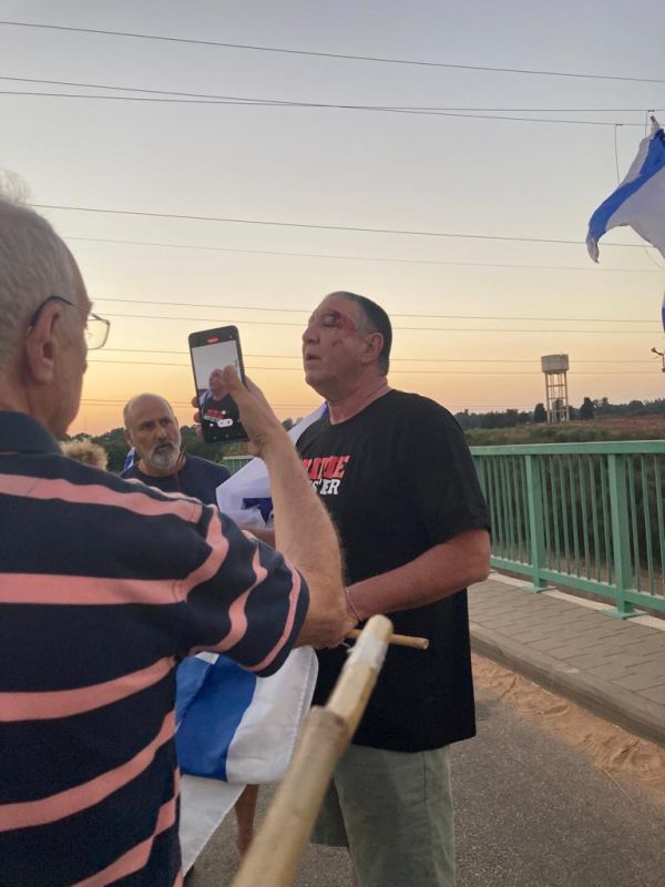 שוב: מפגינים נגד נתניהו הותקפו בהוד השרון