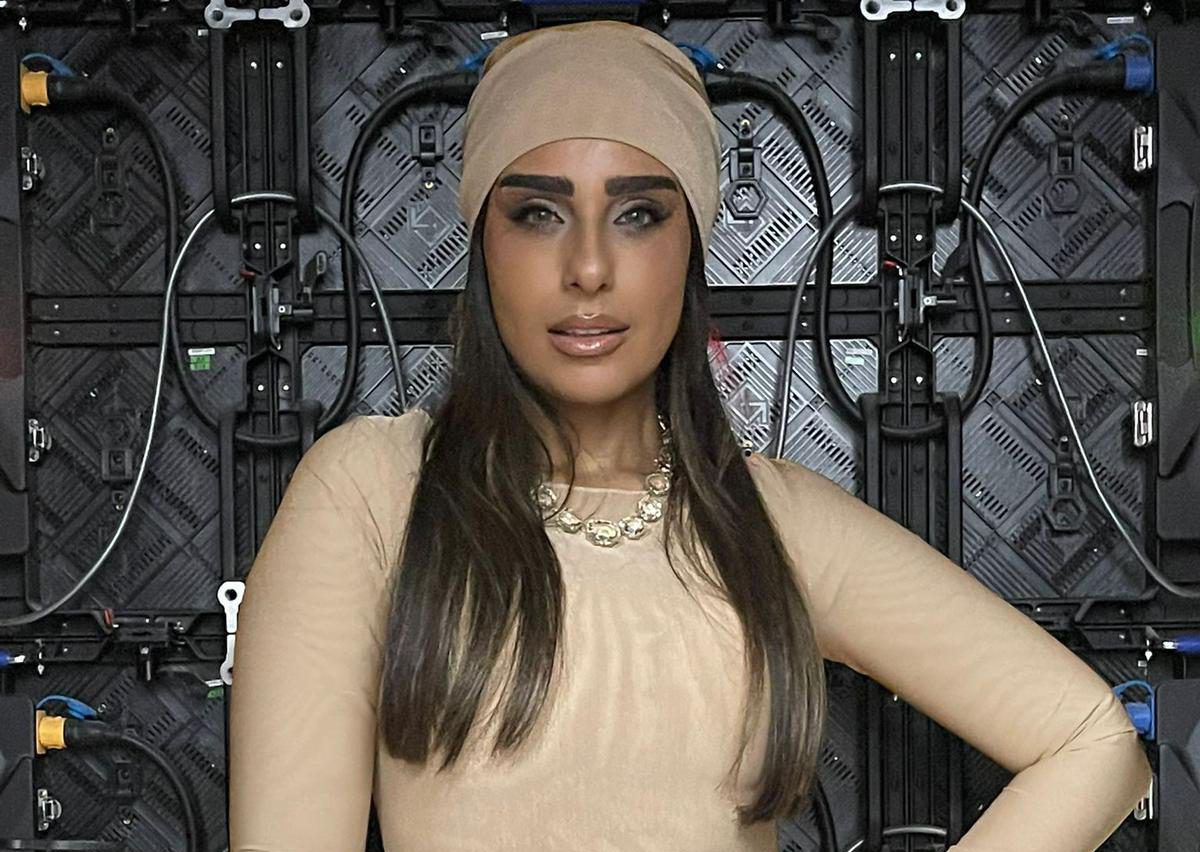 נרקיס כובשת את השטיח האדום בלוק צנוע ומטריף