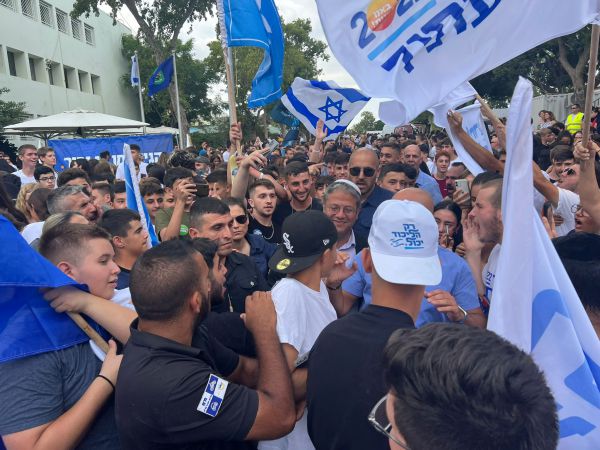 חברי הכנסת נוהרים לתיכון בליך ברמת גן