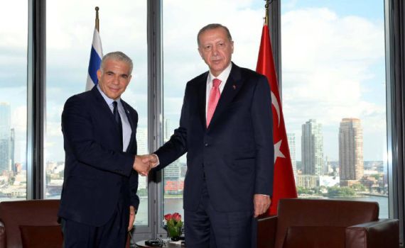 לראשונה מ-2008: לפיד נפגש עם ארדואן