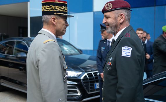 כוכבי בצרפת: "פועלים בכל הכח נגד התבססות איראן"