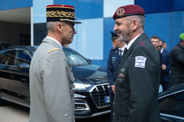 כוכבי בצרפת: "פועלים בכל הכח נגד התבססות איראן"