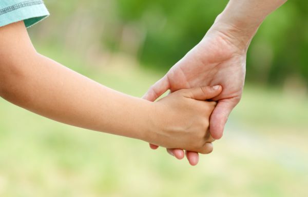 האבא והבן: הקשר בין מצוות הצדקה ושמיטת כספים