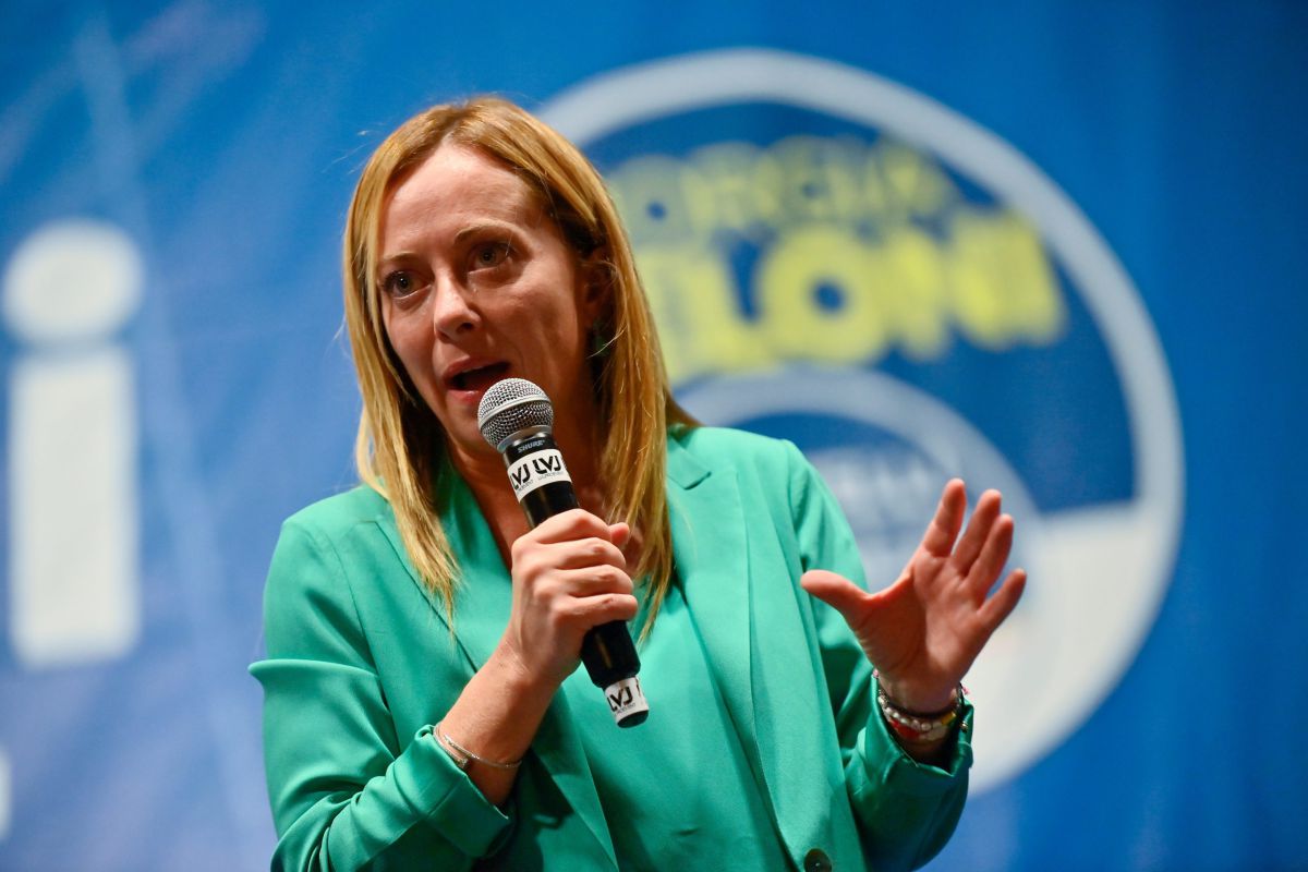 איטליה: קנס לעיתונאית שלעגה לגובהה של רה"מ