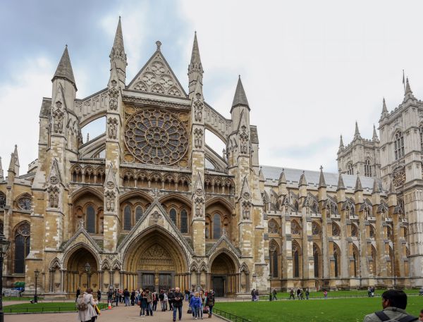 "מודים לאל על הדוגמה האישית שהמלכה היוותה"