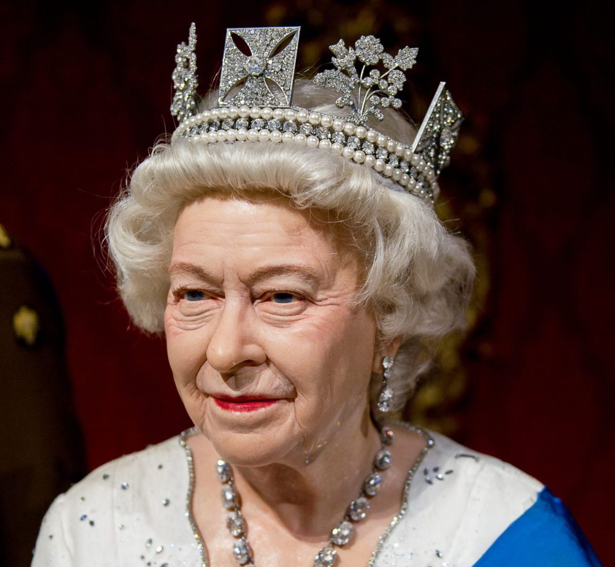 איך הגופה של המלכה אליזבת נשמרת ללא קירור?