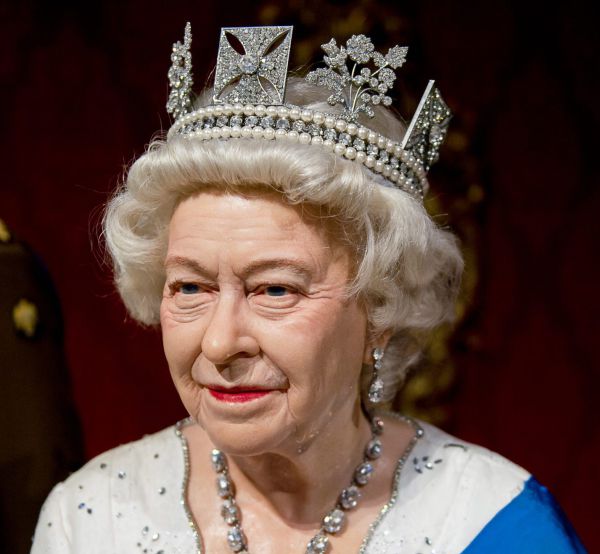 איך הגופה של המלכה אליזבת נשמרת ללא קירור?