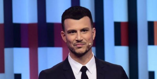 אסי עזר מגיב לסרטון: "כשלון של איש אחד בלבד. בושה"