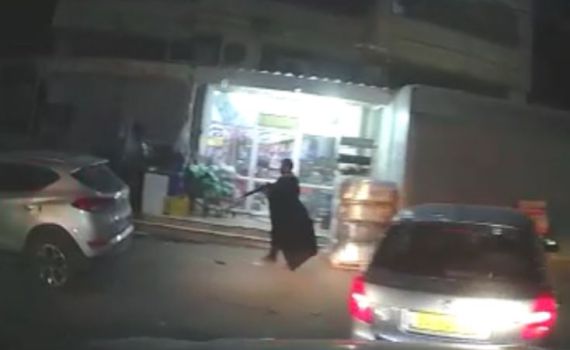 כך הסתיים הפיגוע: תיעוד מתוך מצלמת רכב הרבש"ץ